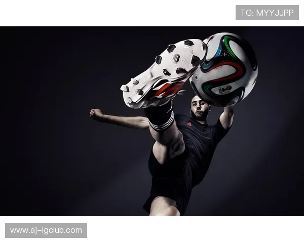 日本黑色足球衣展现独特魅力 引领潮流与传统的完美结合